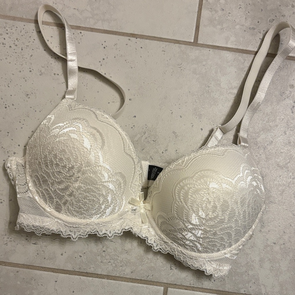 Elegant Lace Women's Bra - Cream